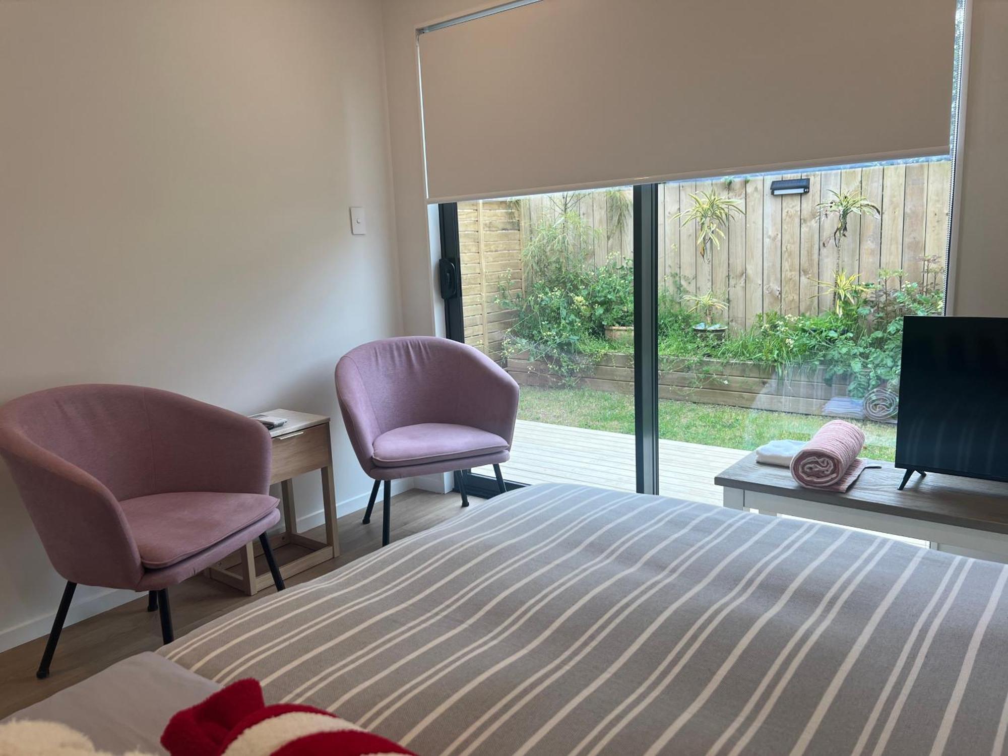 Waverly Place - Unique One Room Apartment Orewa Exterior photo