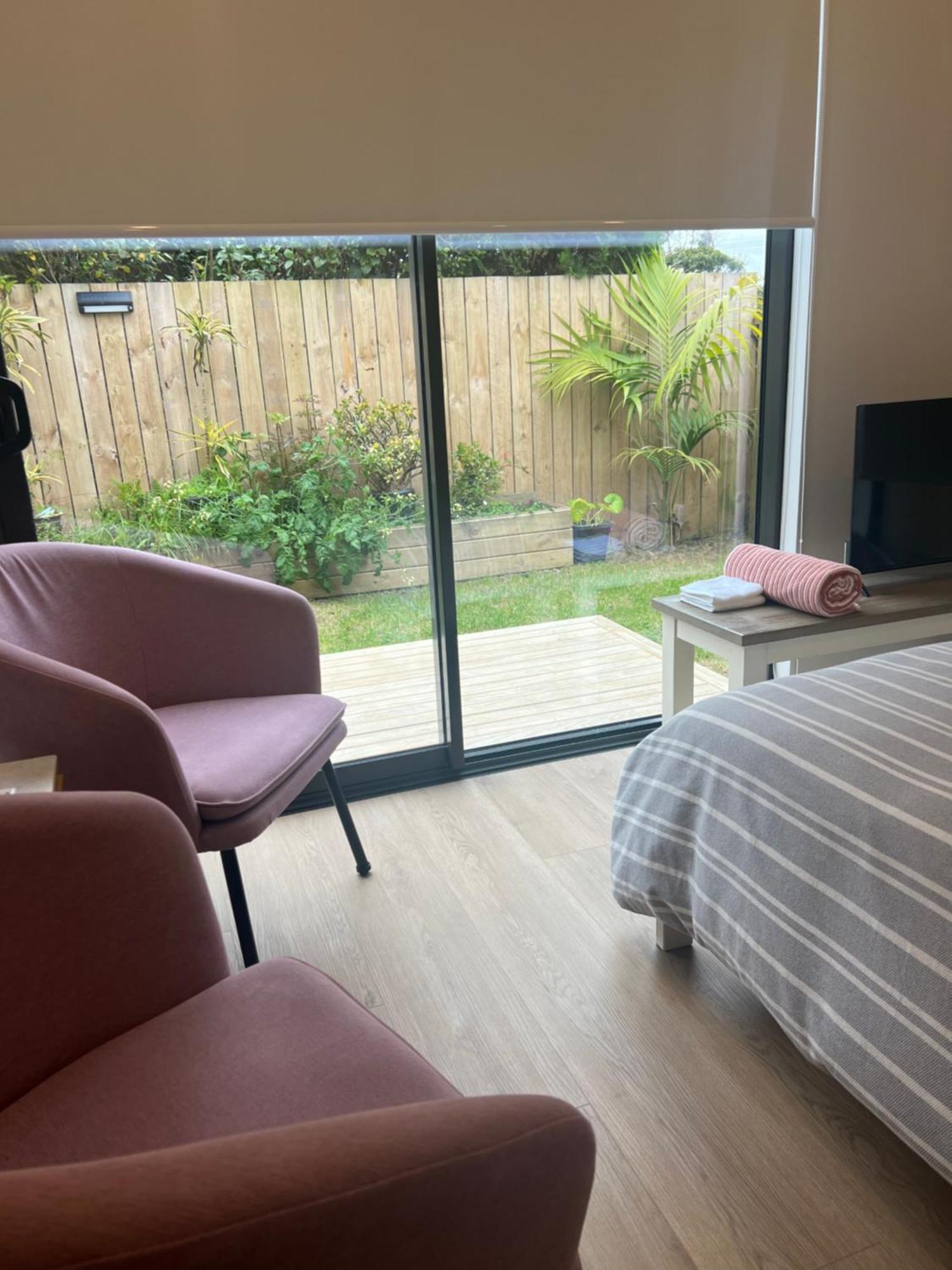 Waverly Place - Unique One Room Apartment Orewa Exterior photo